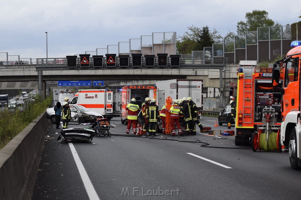 VU Auffahrunfall A 3 Rich Oberhausen kurz vor AS Koeln Dellbrueck P054.JPG - Miklos Laubert